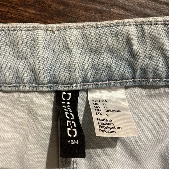 H&M Divided Women's Size 6 Light Wash Button Up Mini Jean Skirt - Picture 4 of 6